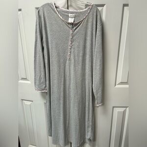 Nightgown-Secret Treasures-Gray/pale pink PolkaDot Sleepwear. 2X. Long sleeved.